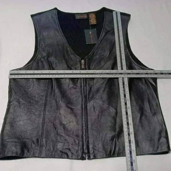 Ladies Leather vest.  Ladies size L - Picture 3 of 6